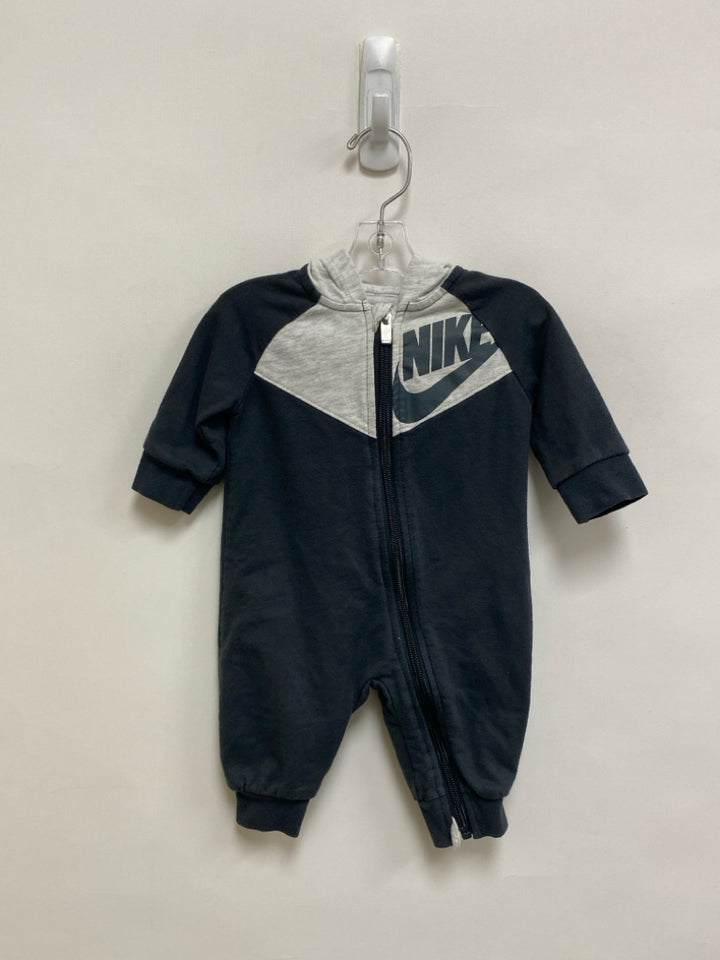 Nike SIZE 3M Charcoal Gray Zip Down Hooded Boy&