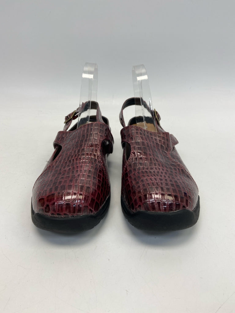 Size 11W Cranberry Snakeprint Sandals