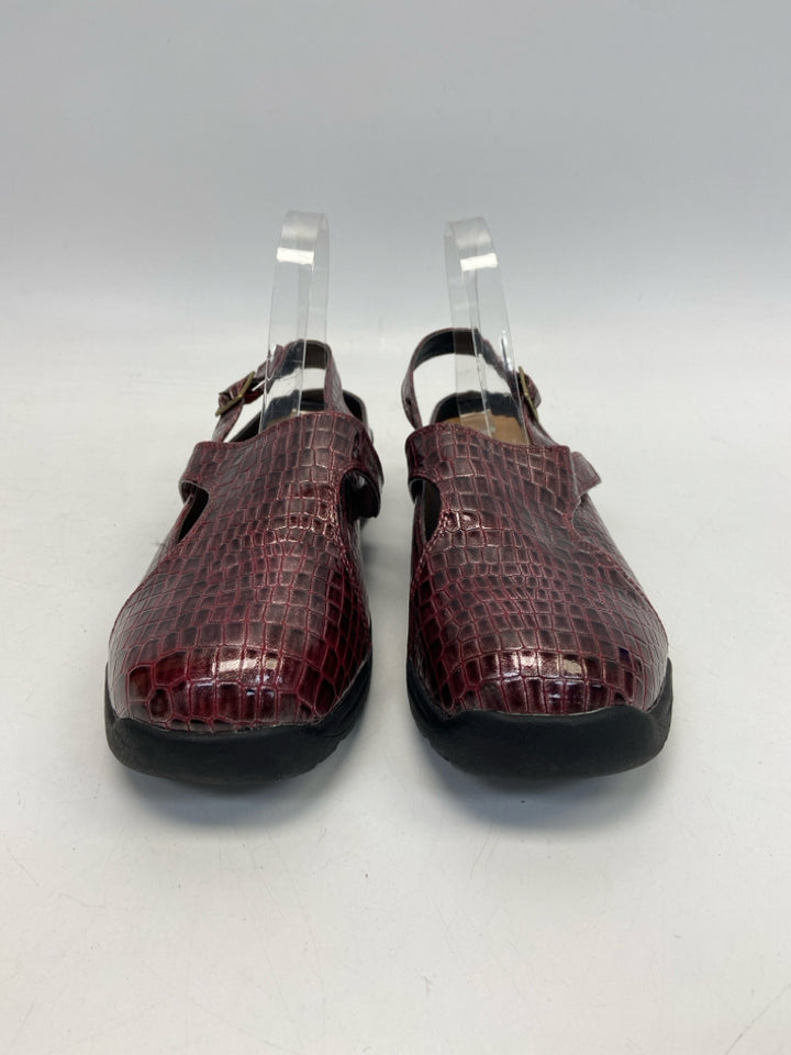 Size 11W Cranberry Snakeprint Sandals