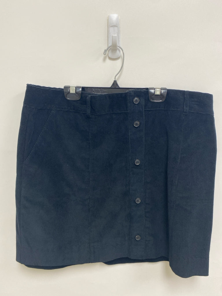 Vineyard Vines Size XL Black Corduroy Ladies Skirt