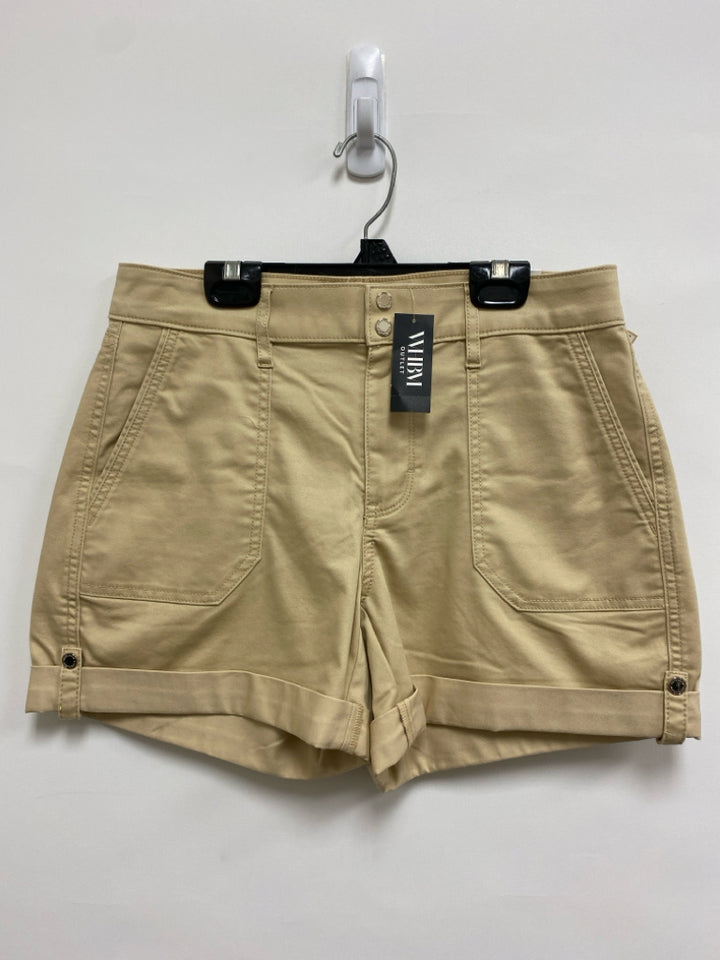 NWT Wht House/Blk Mkt Size 4 Beige Ladies Shorts