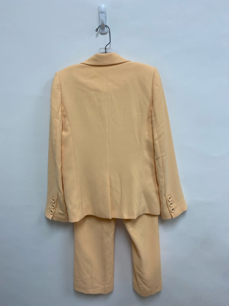 NWT Marie Oliver Size 6 Pale Orange Ladies 2pc Pant Set