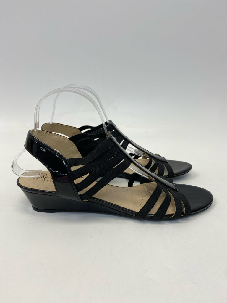 NWOT Life Stride  Size 11 Black Sandals