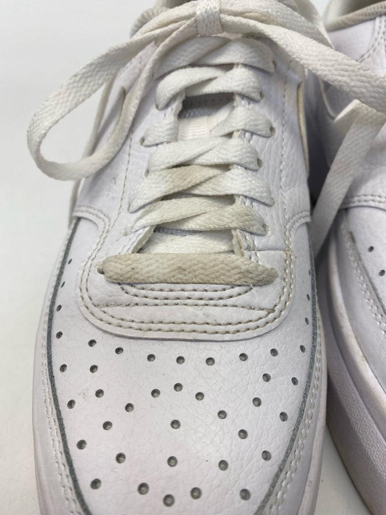 Nike  Size 7.5 White Lace-up Sneakers