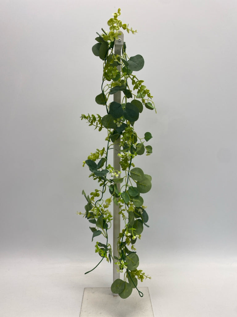 Green White Leaves Flower(s) Garland/Greenery
