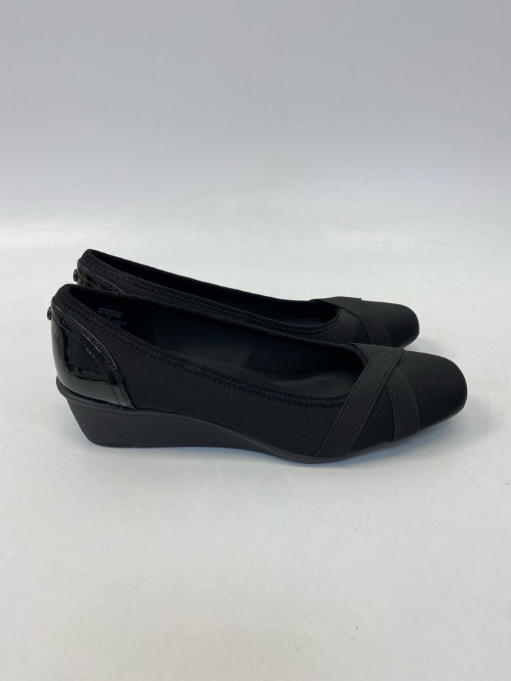 Anne Klein  Size 7 Black Flats
