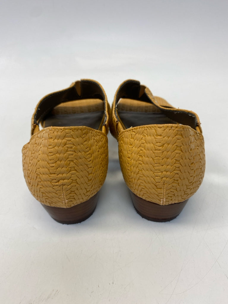 Size 11 Natural Woven Sandals