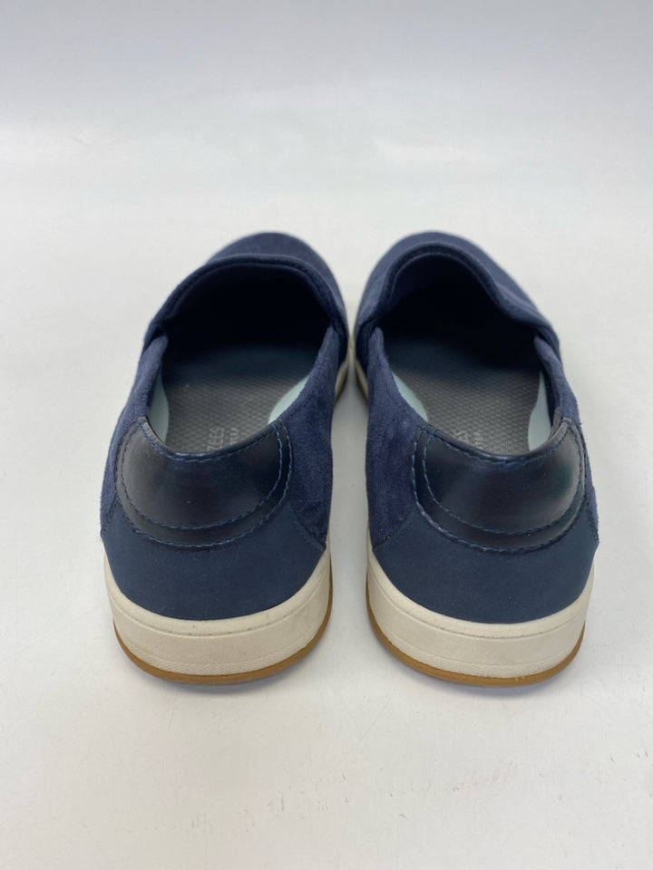 Life Stride  Size 8.5 Navy Sneakers