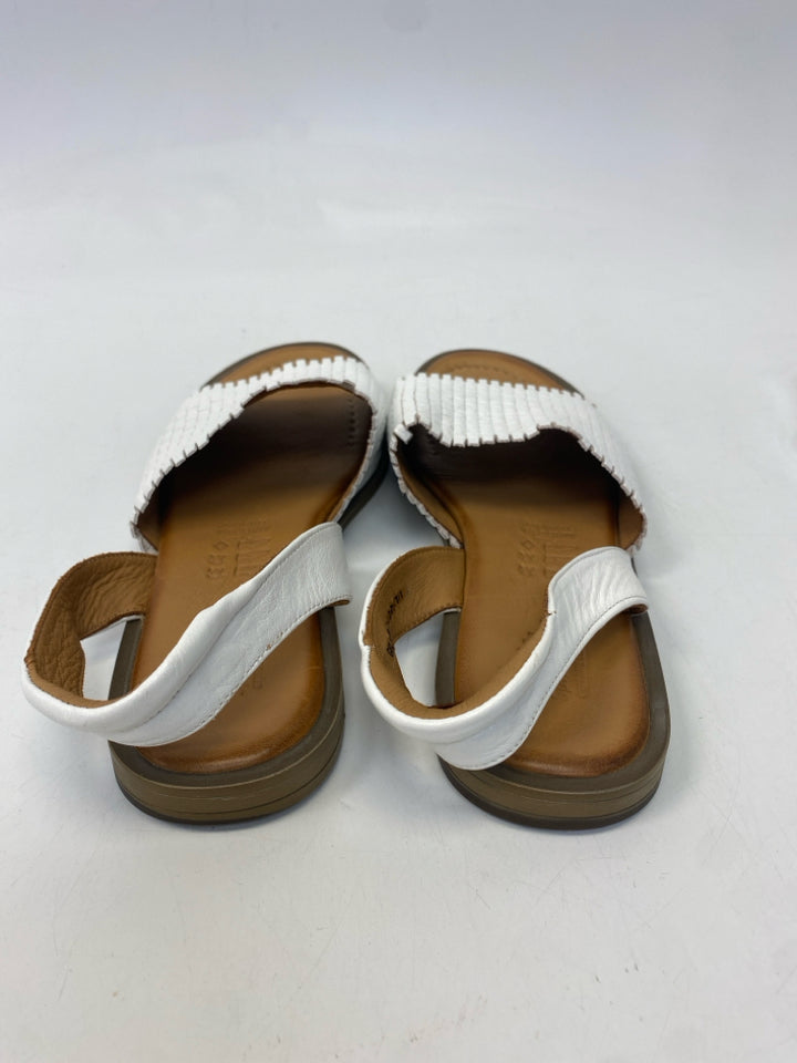Spring Step  Size 41 White Woven Sandals