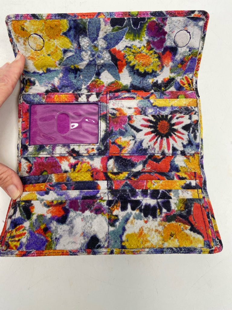 Hobo Red/Gold Multi-Color Floral Wallet
