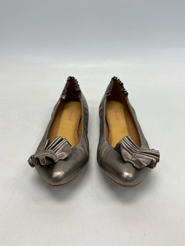 Size 7.5 Pewter Ruffles Flats