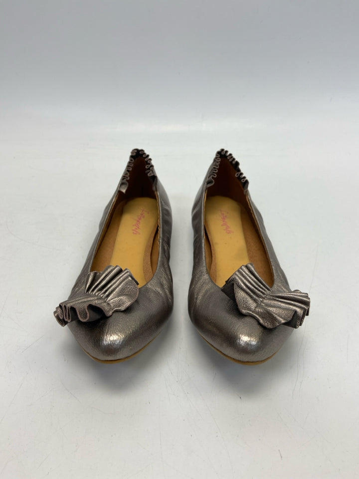 Size 7.5 Pewter Ruffles Flats