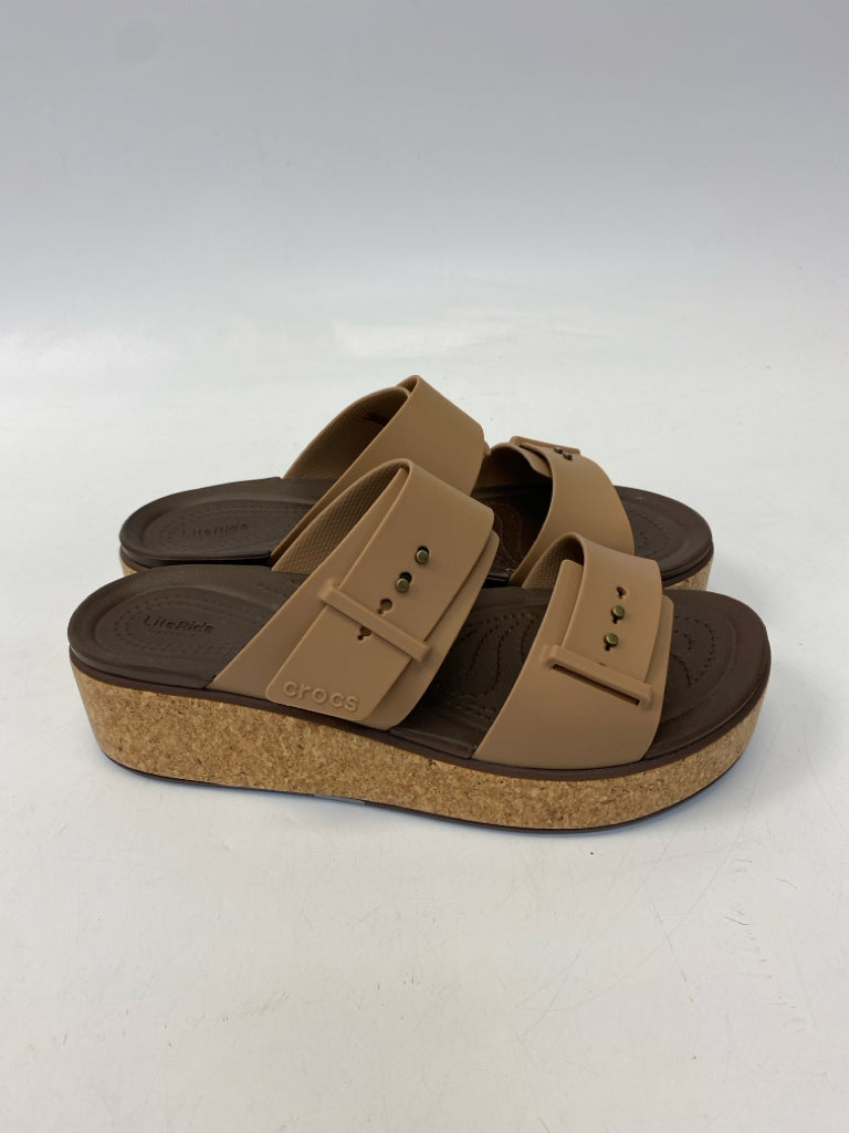 Crocs  Size 9 Tan Cork Sandals