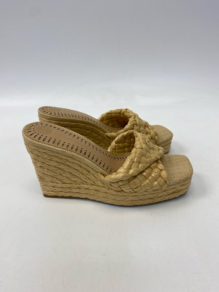 Antonio Melani  Size 7.5 Natural Woven Raffia Sandals