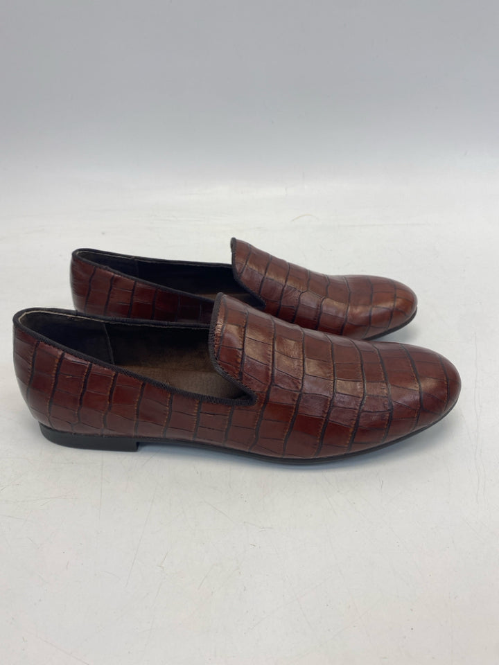 Born US Shoe Size 8.5 Brown Embossed Leather Flats
