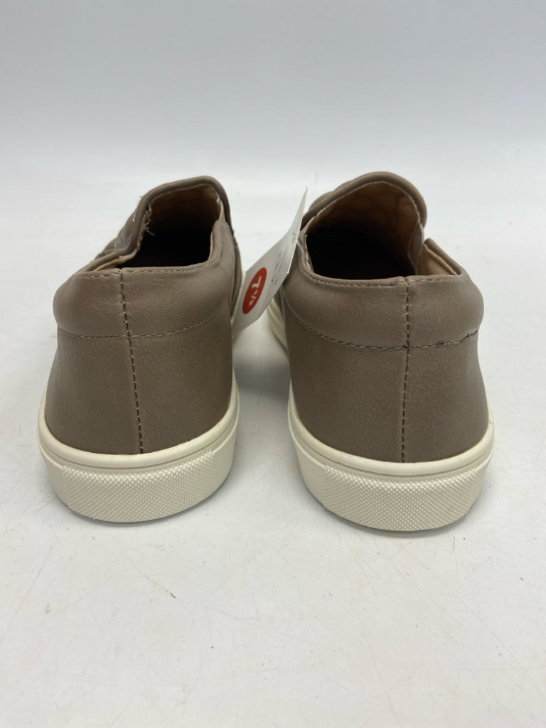 NWT a new day  Size 7.5 Brown Quilted Sneakers