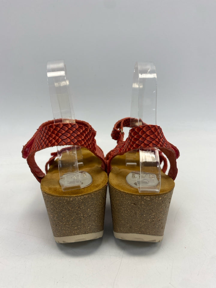 NWOT Ericmichael  Size 39 Dark Coral Embossed Sandals