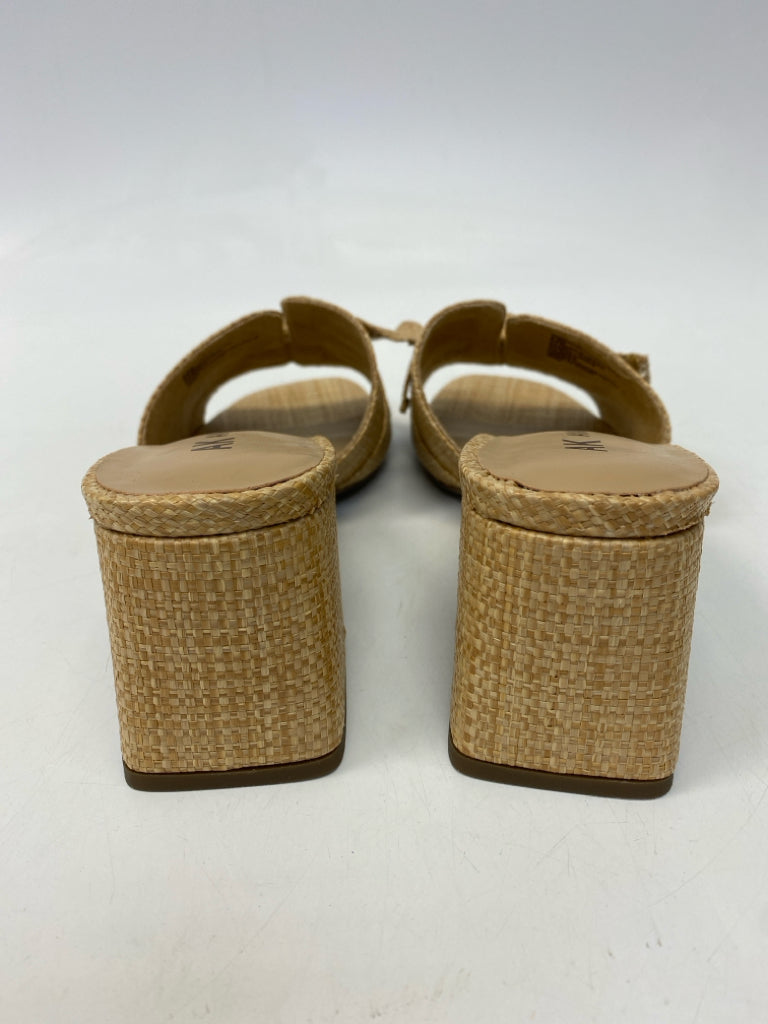 Anne Klein  Size 9.5 Natural Sandals