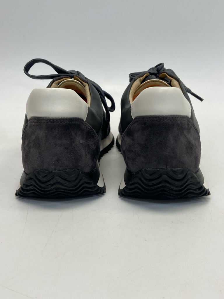 Vaneli  Size 9 Gray Lace-up Sneakers