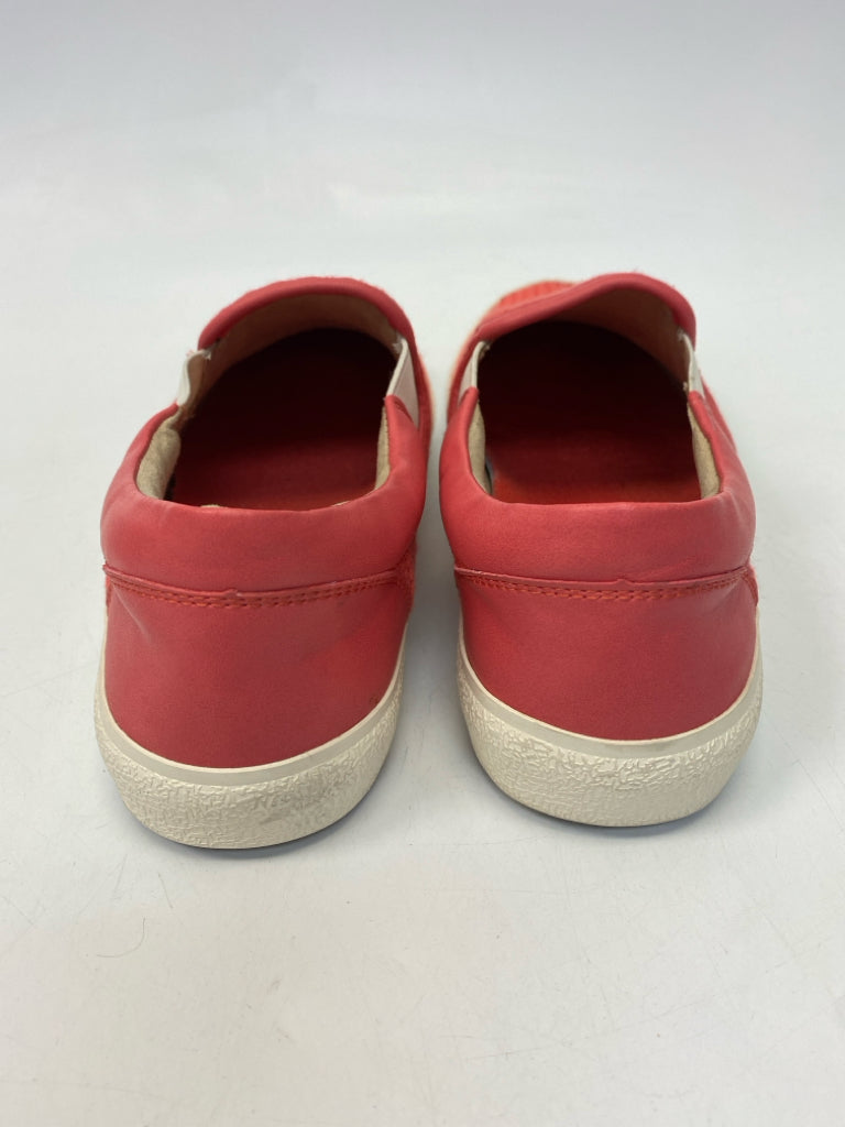 NWOT Lucky Brand  Size 7.5 Coral Sneakers