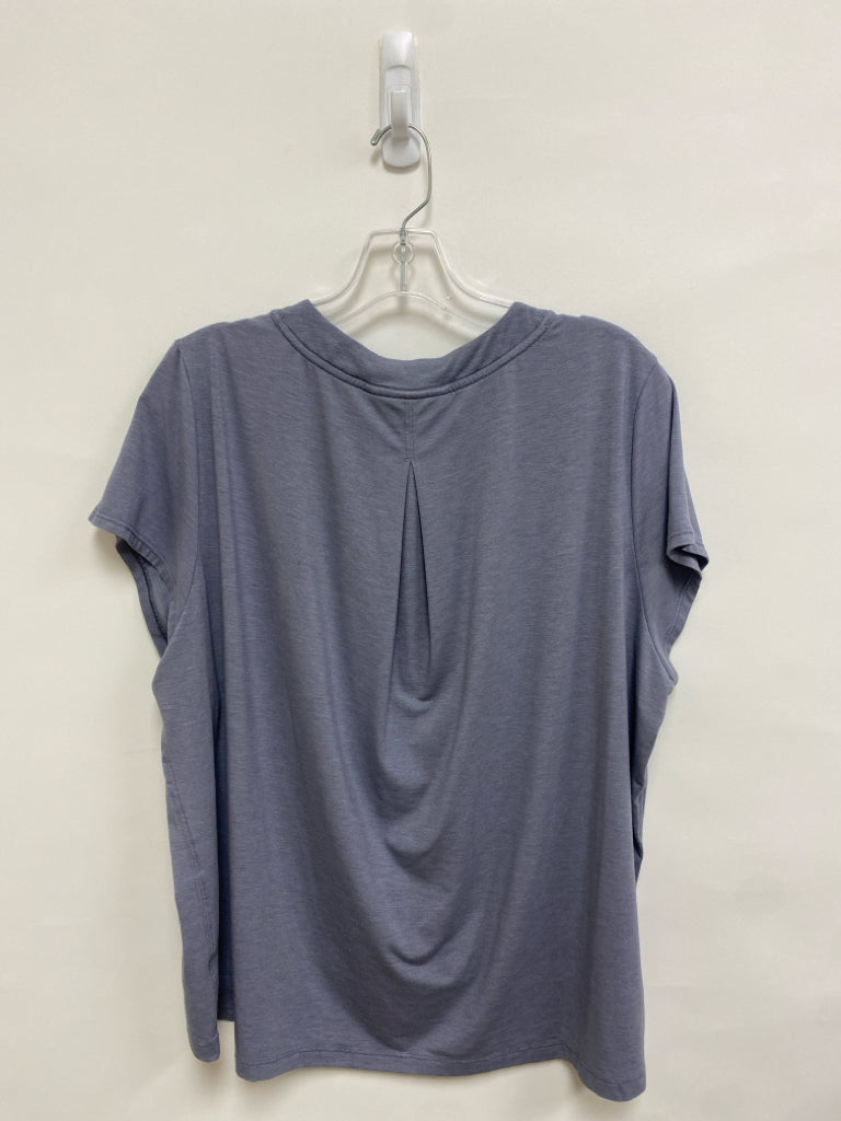 Athleta Size M Gray Athletic Top