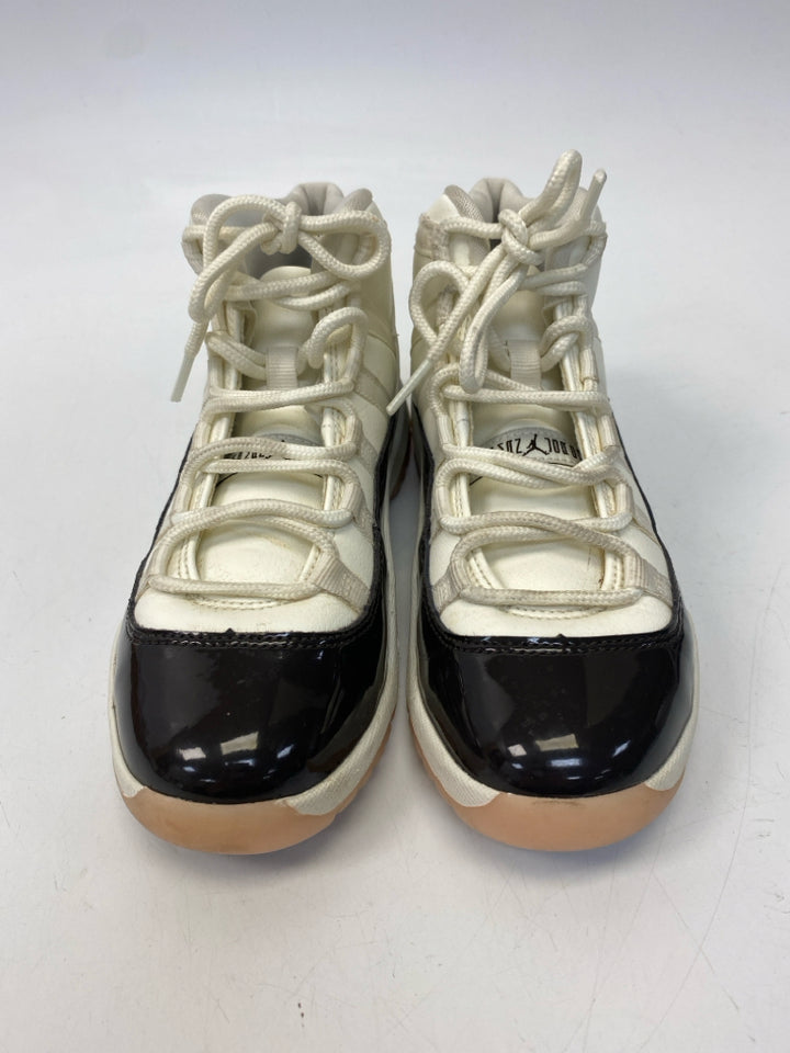 Nike SIZE 2.5 White Dark Brown Trimmed Boy&