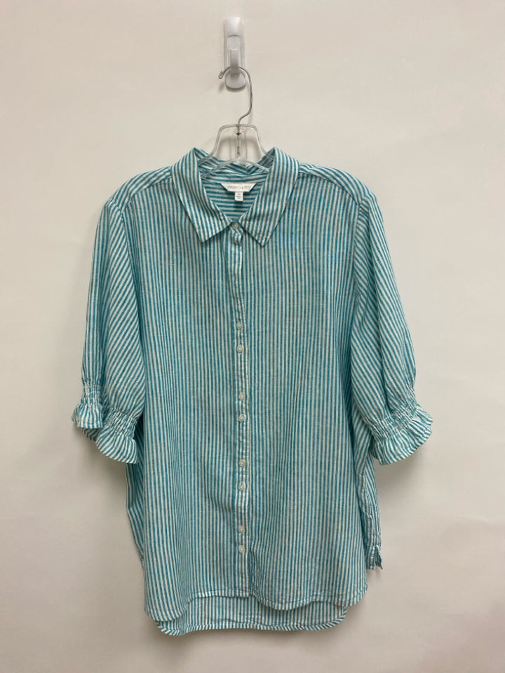Crown &amp; Ivy  SIZE  1X White Aqua Striped Button Up Plus Size Top