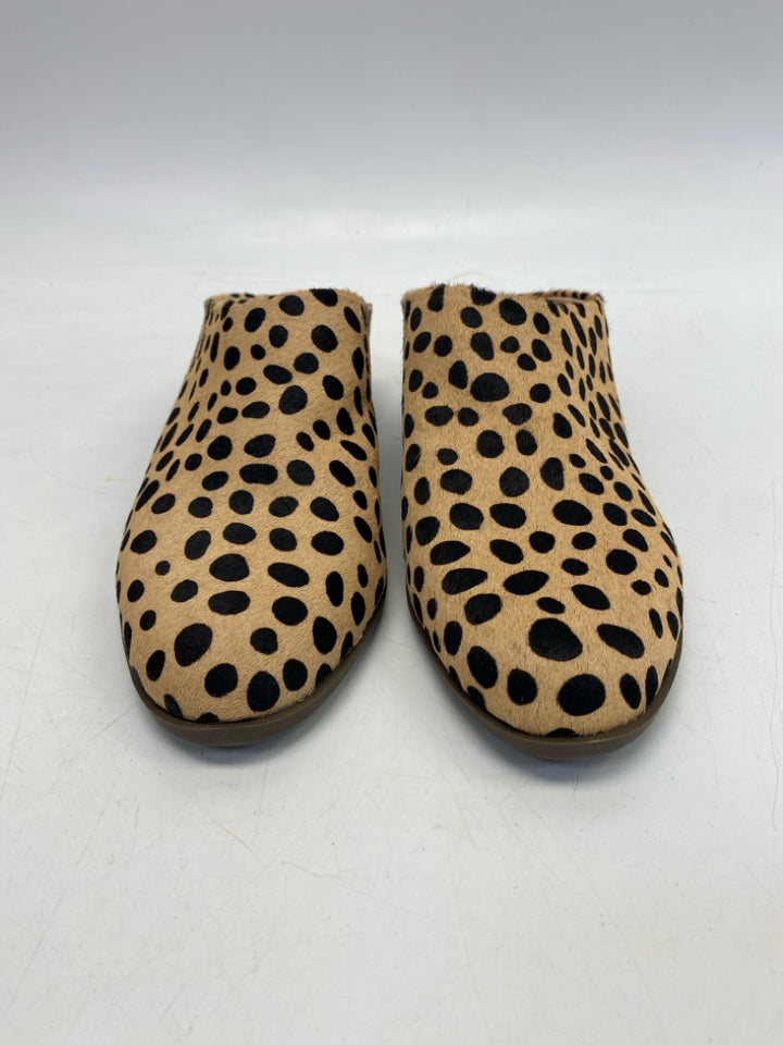 NWOT Crown &amp; Ivy US Shoe Size 8.5 Brown Black Animal Print Clogs
