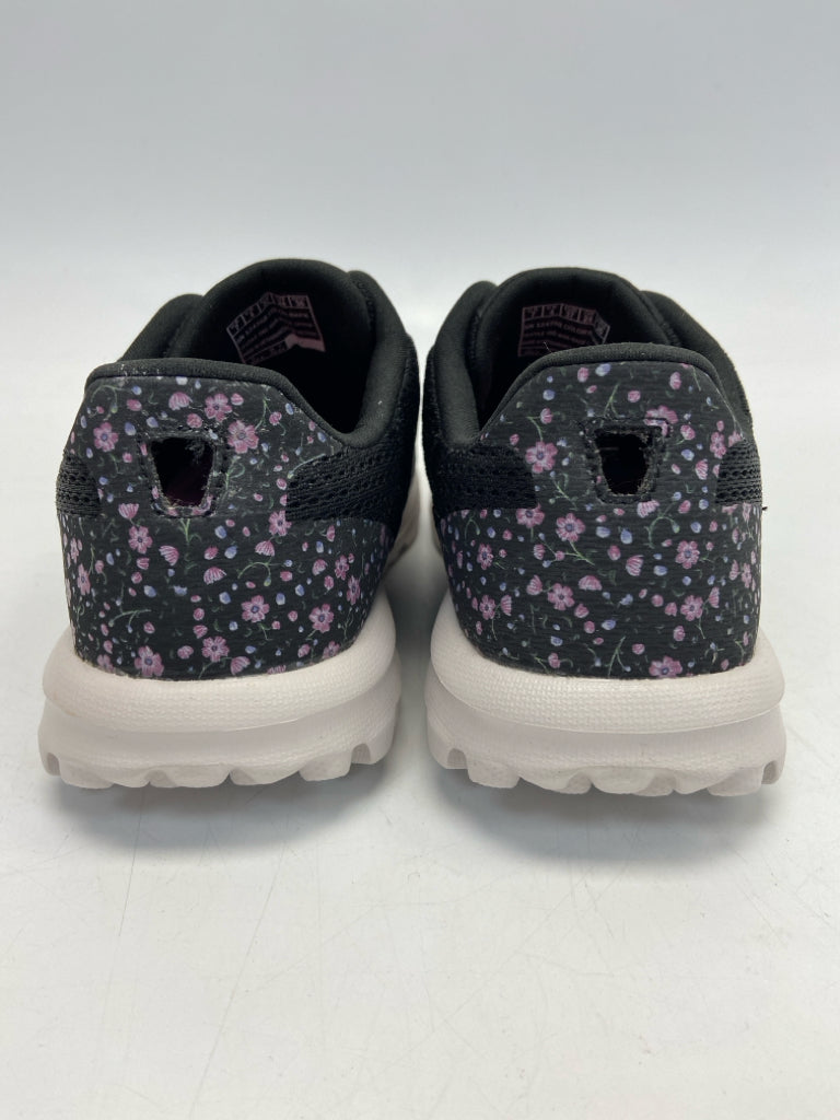 Skechers  Size 7 Black Sneakers