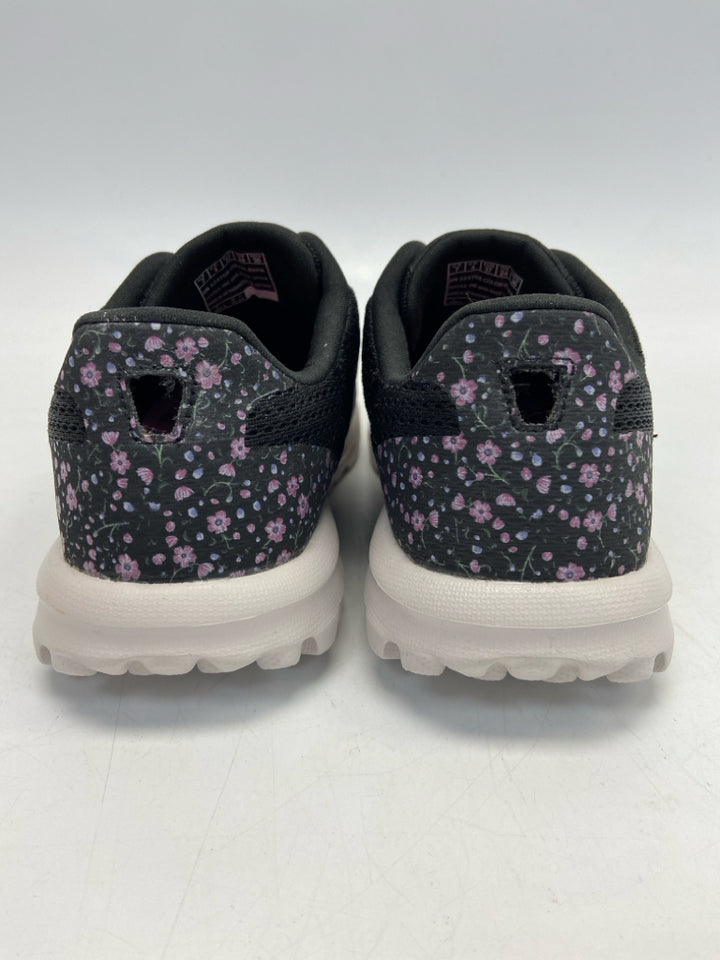 Skechers  Size 7 Black Sneakers