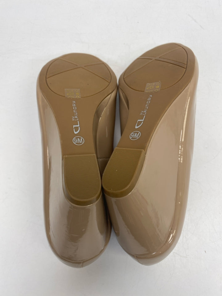 NWOT  Size 9.5 Brown Patent Wedge