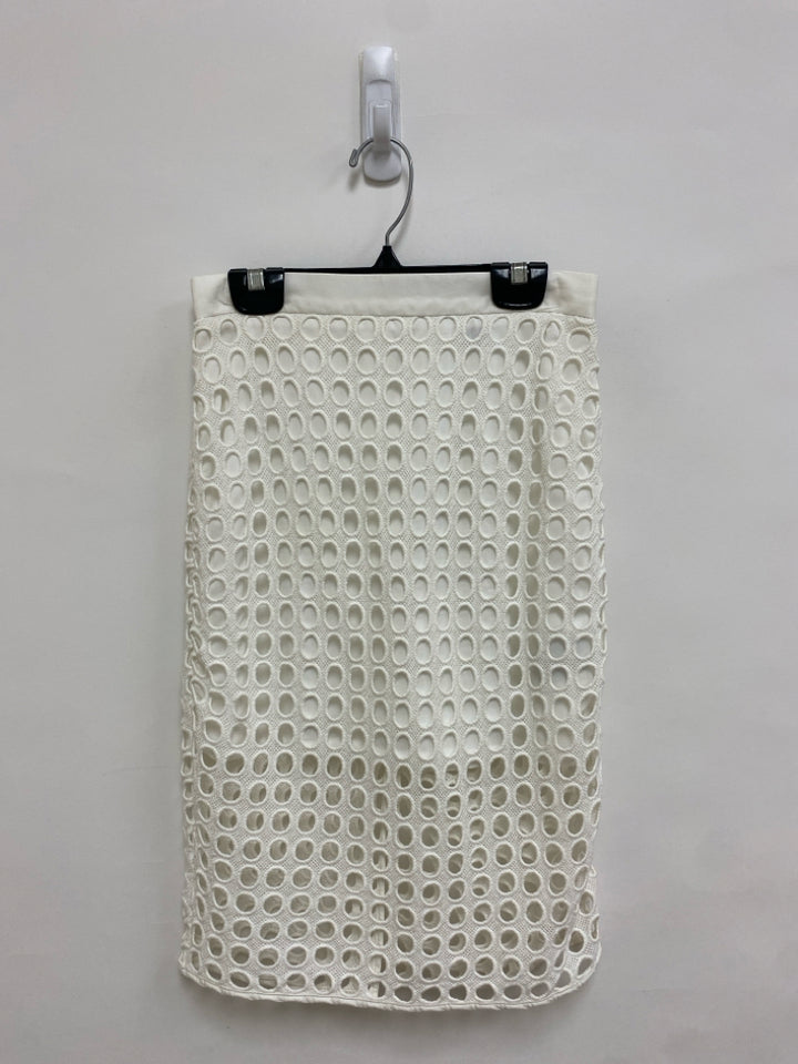 Banana Republic Size 0P White Cut-Out Petite Skirt