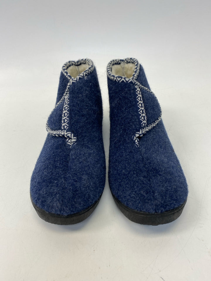 Size 11 Dark Blue Cream Trimmed Slippers