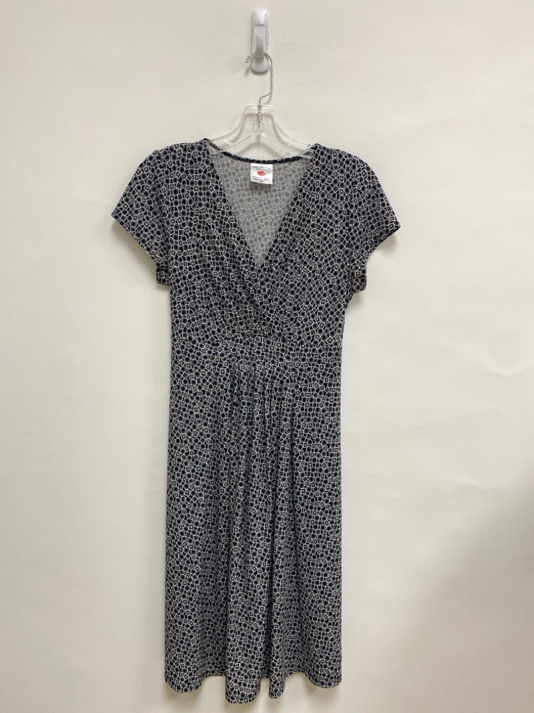 Two Hearts Size M Black White Geometric Sleeveless Maternity Dress