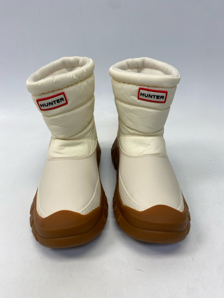 NWT Hunter US Shoe Size 9 Cream Boots
