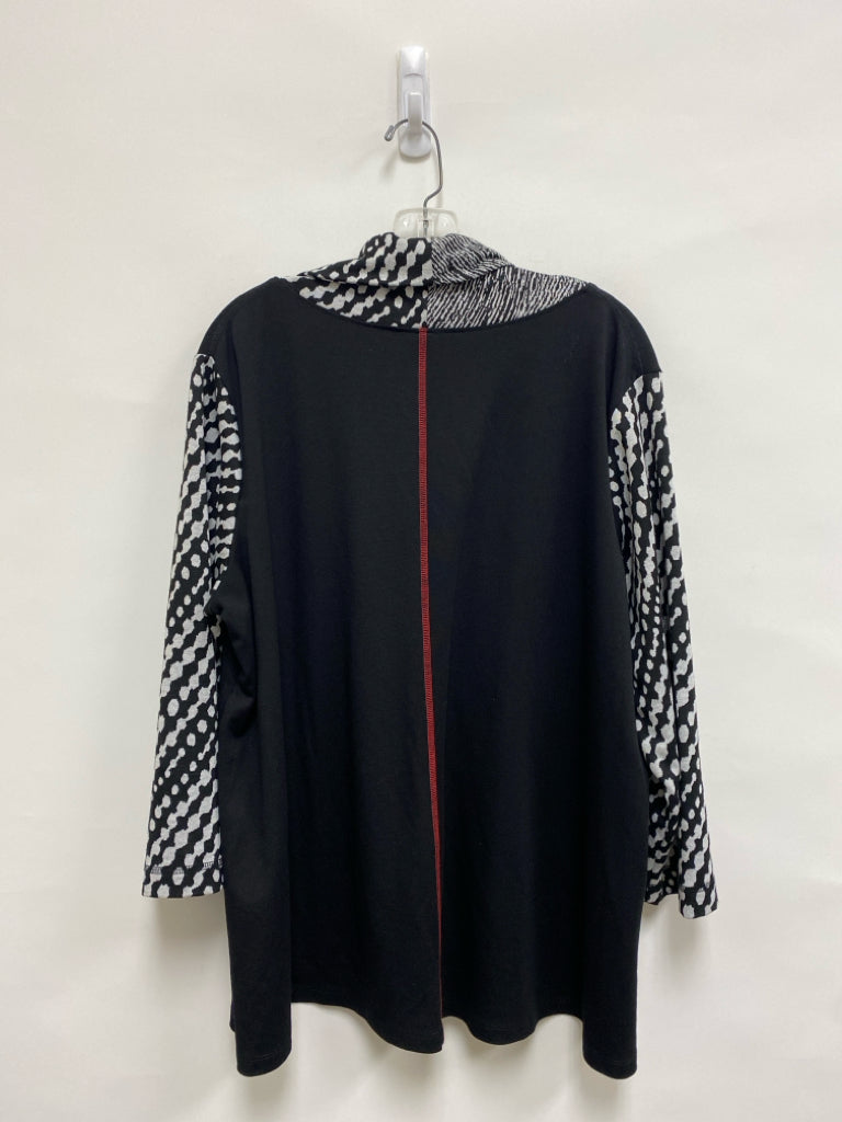 Ali Miles  SIZE  1X Black/White Assorted Print Cowl Neck Plus Size Top