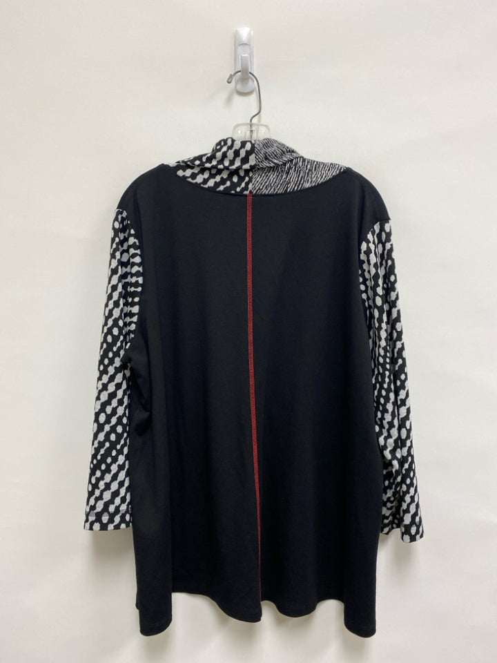 Ali Miles  SIZE  1X Black/White Assorted Print Cowl Neck Plus Size Top