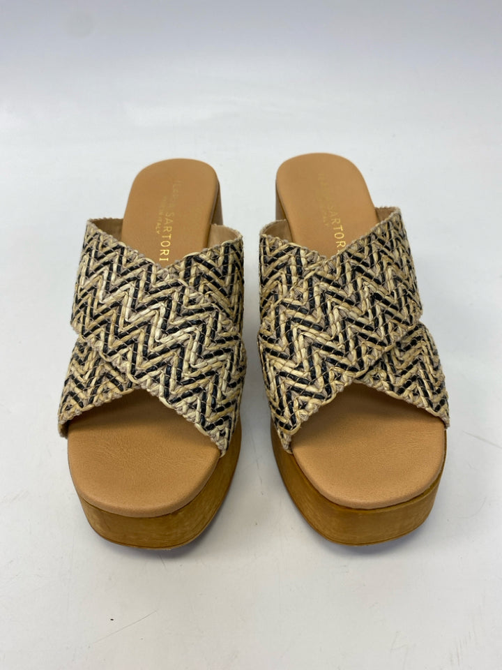 Size 7.5 Natural Clogs