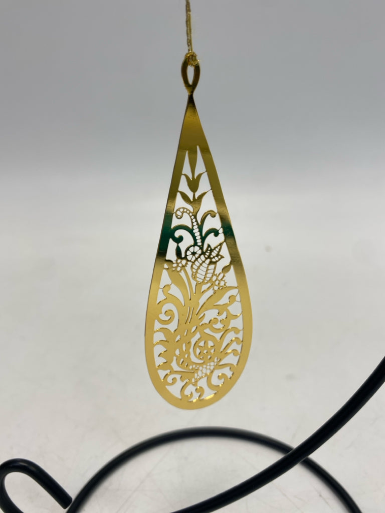 Gold Metal Christmas