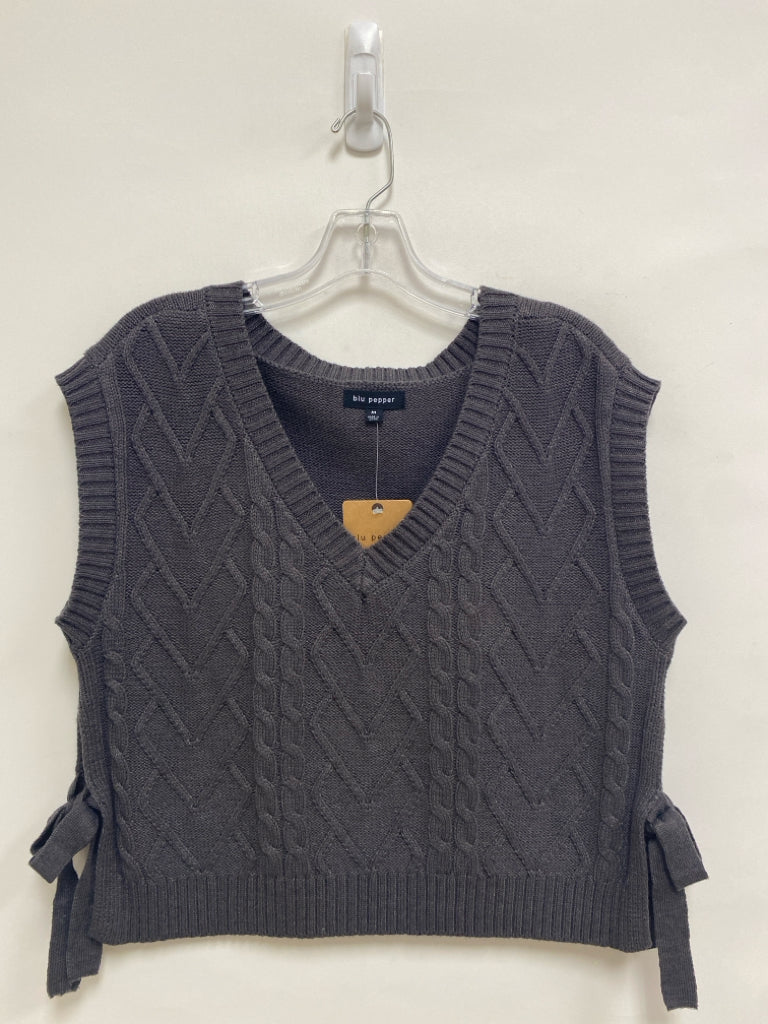 NWT blu pepper Size M Charcoal Cable Knit Ladies Sweater Vest