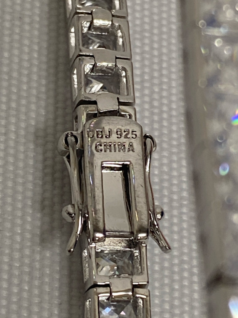 NEW/BOX Silver Color Clear Square Bracelet