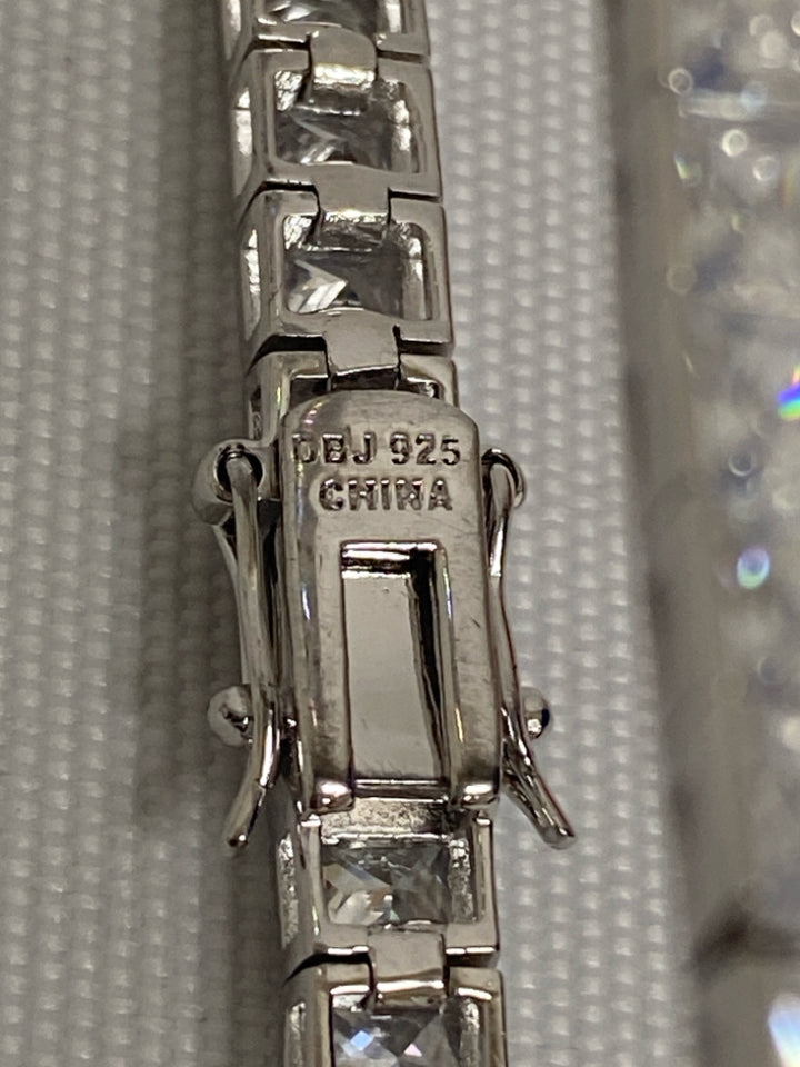 NEW/BOX Silver Color Clear Square Bracelet