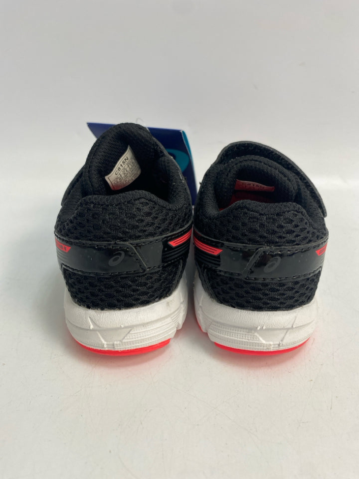 NWT Asics SIZE 4 Black Boy&