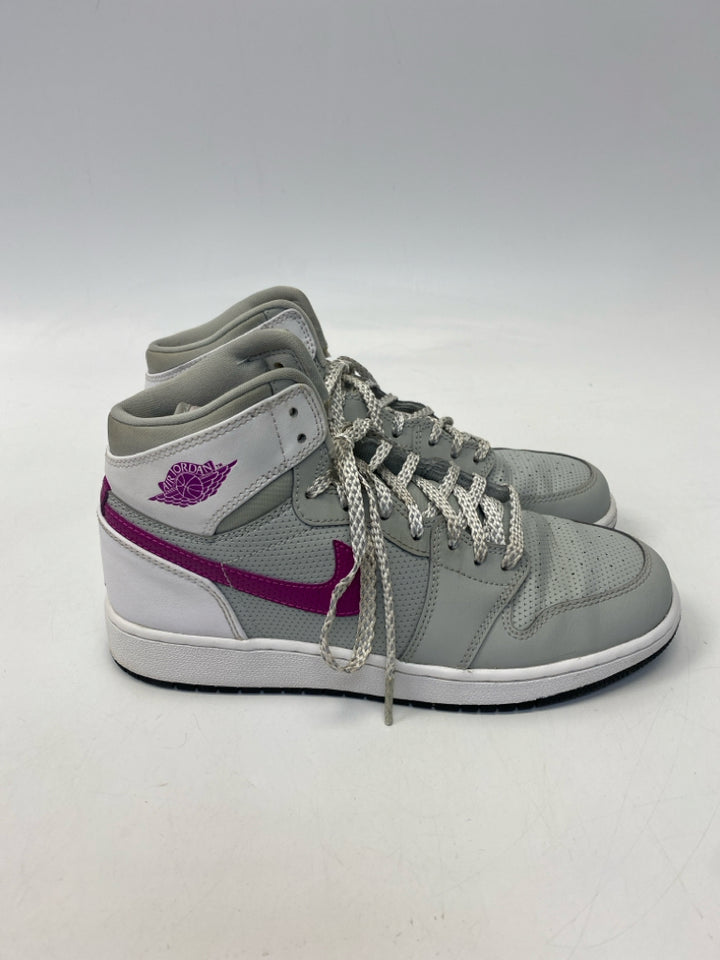 Nike SIZE 5.5 Gray Fuchsia Lace-Up Girl&