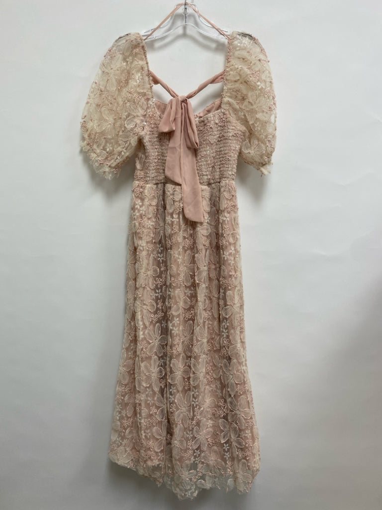 NWT Size M Beige Dusty Pink Texture Short Sleeve Ladies Dress