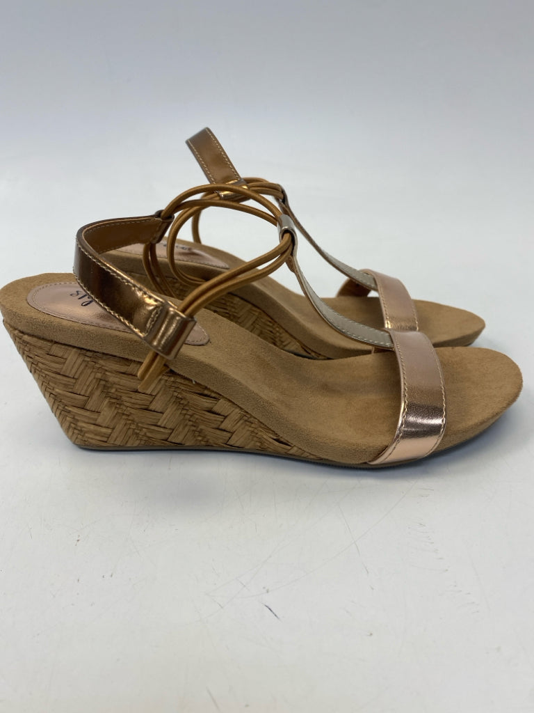 Style &amp; Co.  Size 5.5 Rose Gold Gold Basket Weave Sandals