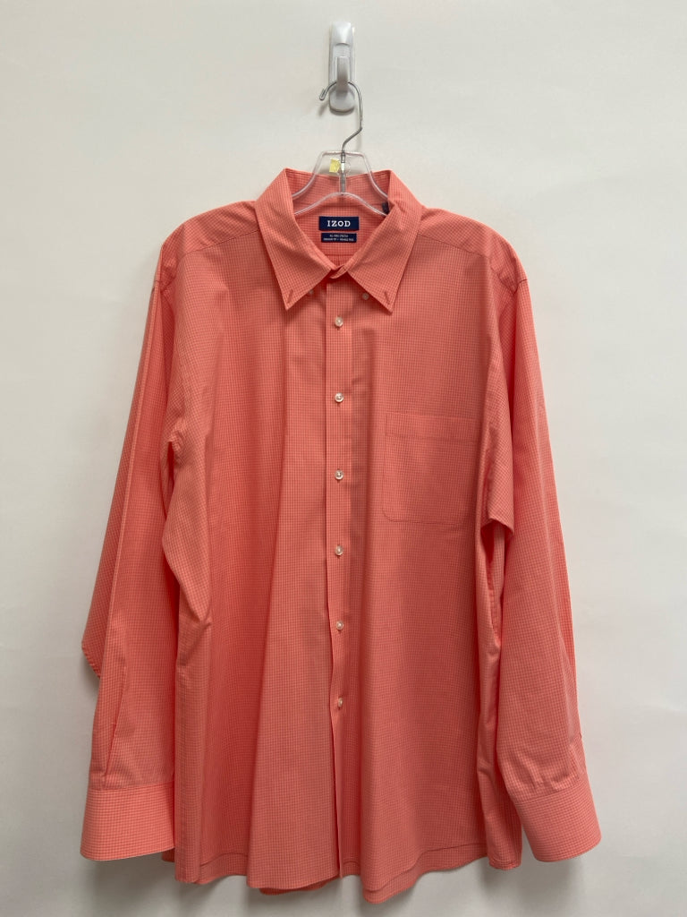Izod Size XL Coral Peach Checkered Button Up Men&