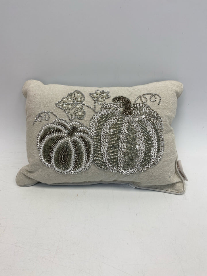 Gray Silver/White Beaded Fall