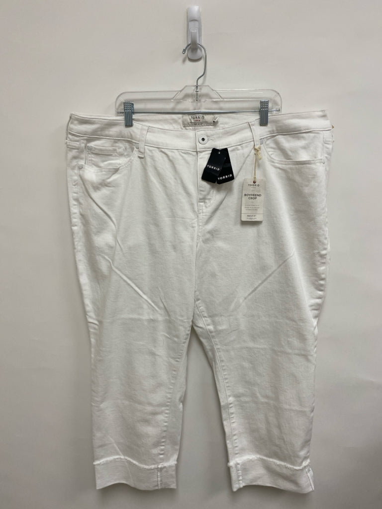 NWT Torrid  SIZE  22 White Denim Cropped Plus Size Jeans