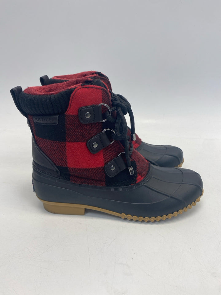 NWOT Tommy Hilfiger US Shoe Size 6 Black/Red Plaid Boots